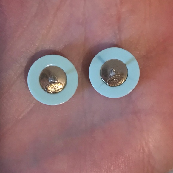 Chanel CC resin button earrings - Picture 6 of 10
